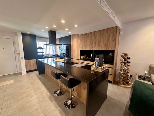 2 soverom Leilighet til salgs i El Paraiso, Estepona med svømmebasseng garasje - € 450 000 (Ref: 9251447)