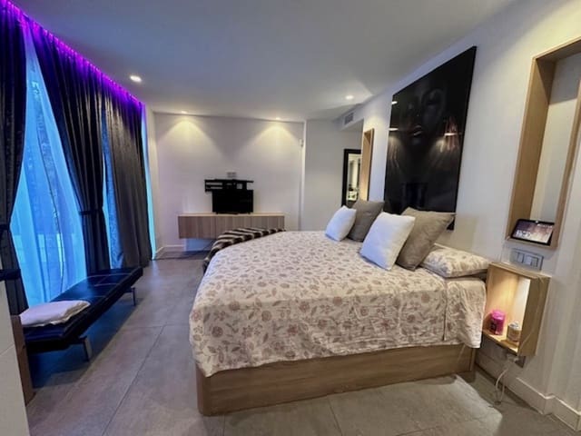 2 soverom Leilighet til salgs i El Paraiso, Estepona med svømmebasseng garasje - € 450 000 (Ref: 9251447)