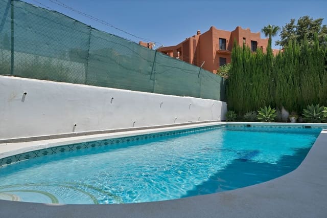 3 slaapkamer Villa te koop in Buenas Noches, Estepona met zwembad garage - € 1.300.000 (Ref: 9254198)