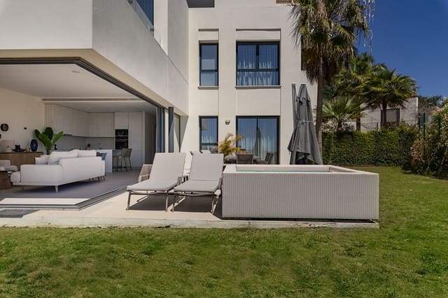 4 soveværelse Byhus til salg i Bahia de Casares, Casares med swimmingpool garage - € 950.000 (Ref: 9255972)