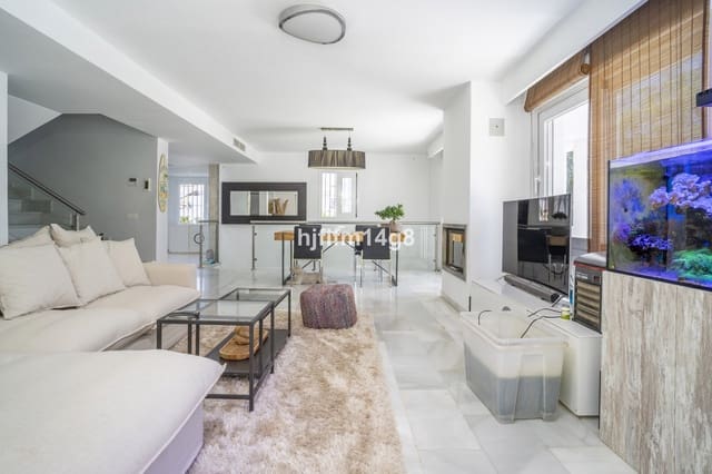 4 makuuhuone Huvila myytävänä paikassa Nueva Andalucia, Marbella mukana uima-altaan 
autotalli - 2 390 000 € (Ref: 9270394)