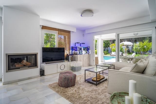 4 makuuhuone Huvila myytävänä paikassa Nueva Andalucia, Marbella mukana uima-altaan 
autotalli - 2 390 000 € (Ref: 9270394)