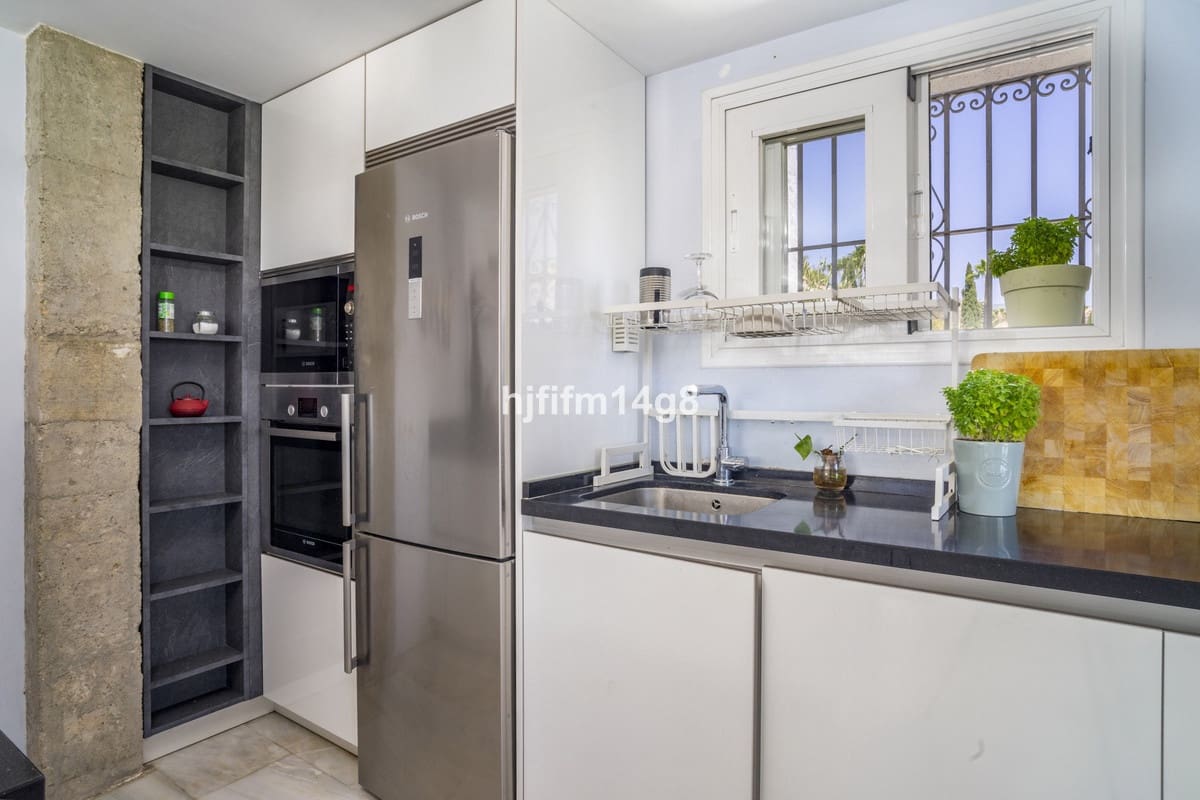 4 makuuhuone Huvila myytävänä paikassa Nueva Andalucia mukana uima-altaan 
autotalli - 2 390 000 € (Ref: 9270394)