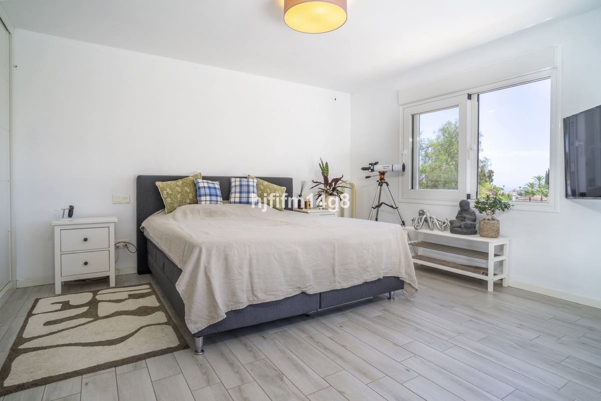 4 makuuhuone Huvila myytävänä paikassa Nueva Andalucia mukana uima-altaan 
autotalli - 2 390 000 € (Ref: 9270394)