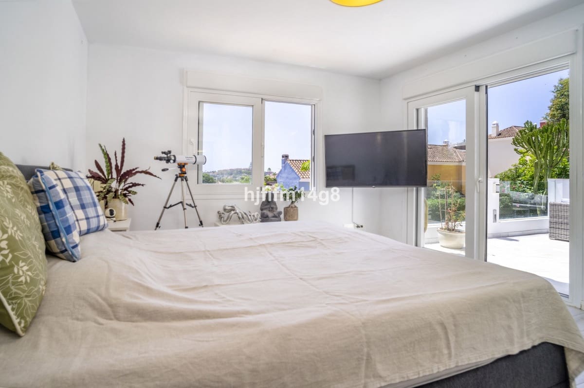 4 makuuhuone Huvila myytävänä paikassa Nueva Andalucia mukana uima-altaan 
autotalli - 2 390 000 € (Ref: 9270394)