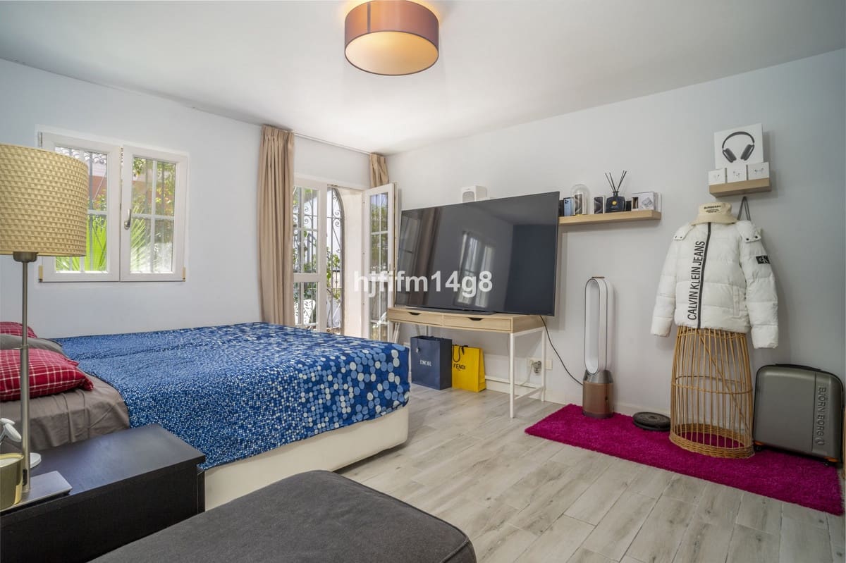 4 makuuhuone Huvila myytävänä paikassa Nueva Andalucia mukana uima-altaan 
autotalli - 2 390 000 € (Ref: 9270394)