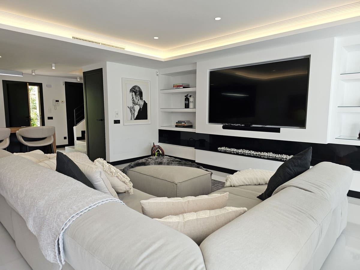 3 sypialnia Dom na sprzedaż w Los Arqueros z basenem garażem - 895 000 € (Ref: 9270396)