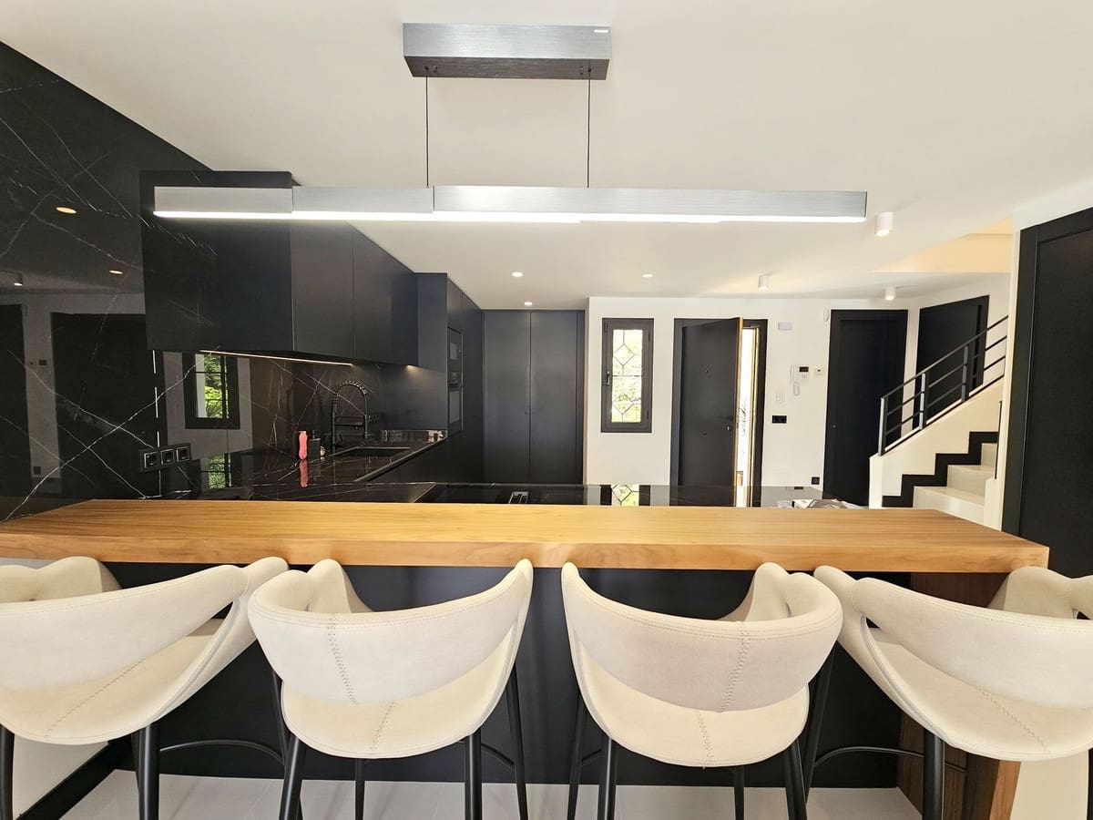 3 sypialnia Dom na sprzedaż w Los Arqueros z basenem garażem - 895 000 € (Ref: 9270396)