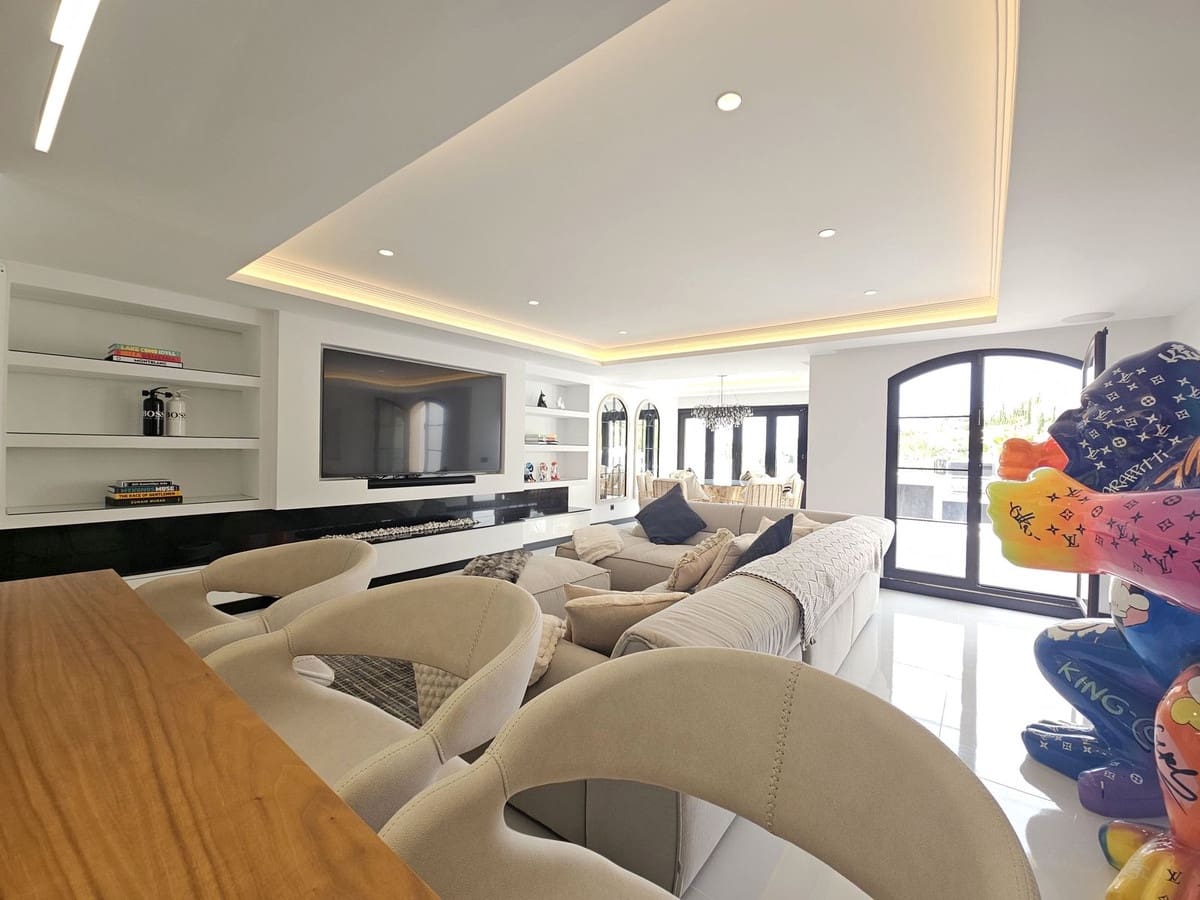 3 sypialnia Dom na sprzedaż w Los Arqueros z basenem garażem - 895 000 € (Ref: 9270396)