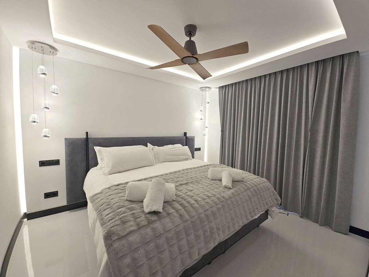 3 sypialnia Dom na sprzedaż w Los Arqueros z basenem garażem - 895 000 € (Ref: 9270396)