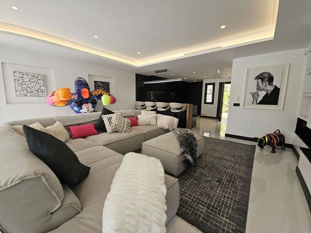 3 makuuhuone Omakotitalo myytävänä paikassa Los Arqueros, Benahavís mukana uima-altaan 
autotalli - 895 000 € (Ref: 9270396)