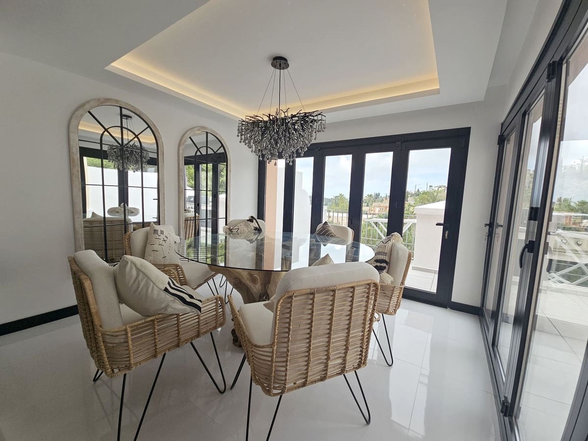 3 sypialnia Dom na sprzedaż w Los Arqueros z basenem garażem - 895 000 € (Ref: 9270396)