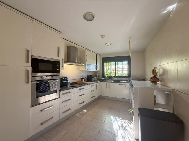 4 soveværelse Byhus til salg i La Atalaya, Villanueva de Algaidas med swimmingpool garage - € 660.000 (Ref: 9270399)