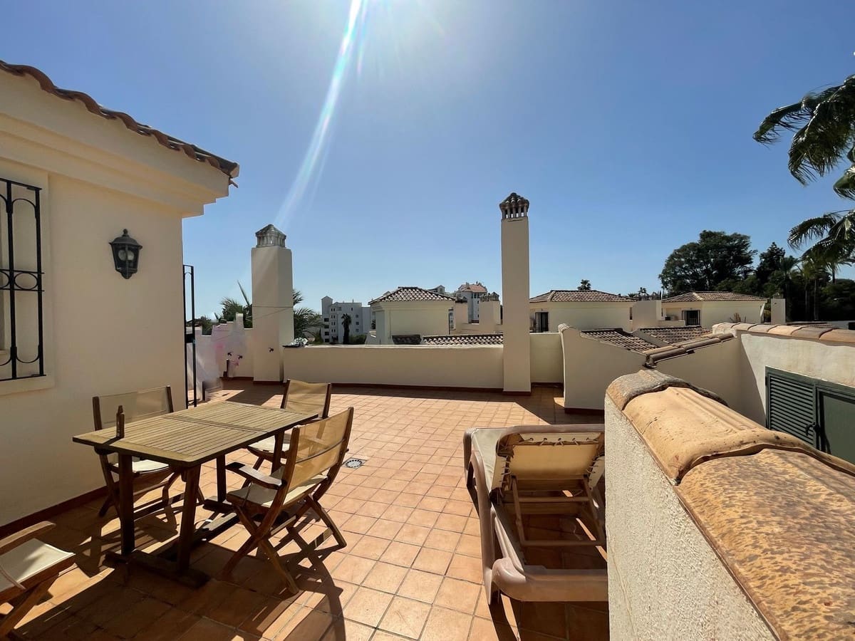 4 soveværelse Byhus til salg i La Atalaya med swimmingpool garage - € 660.000 (Ref: 9270399)