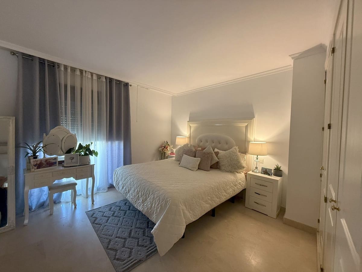 4 soveværelse Byhus til salg i La Atalaya med swimmingpool garage - € 660.000 (Ref: 9270399)