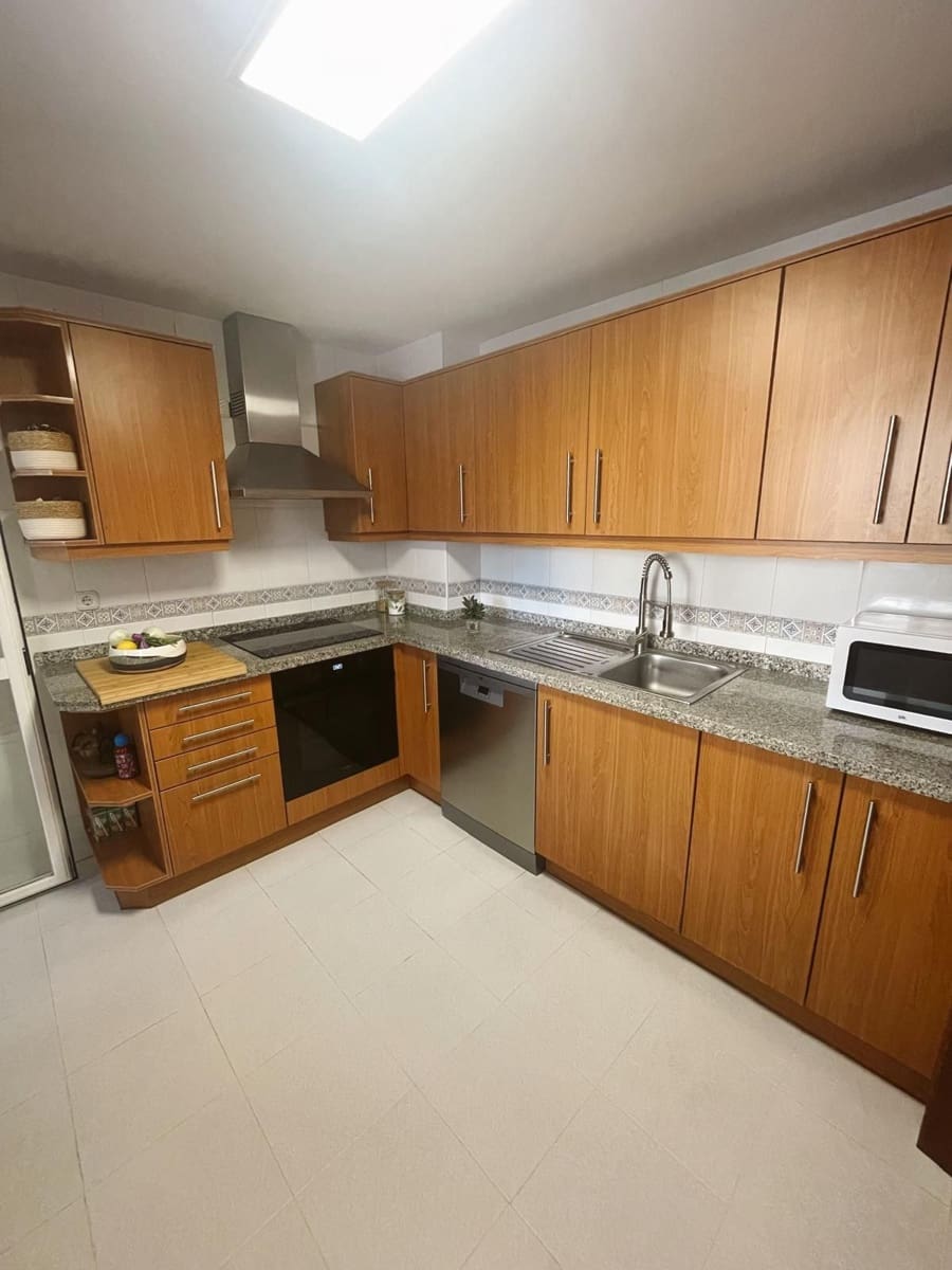 3 soveværelse Byhus til salg i La Atalaya med swimmingpool garage - € 655.000 (Ref: 9270400)