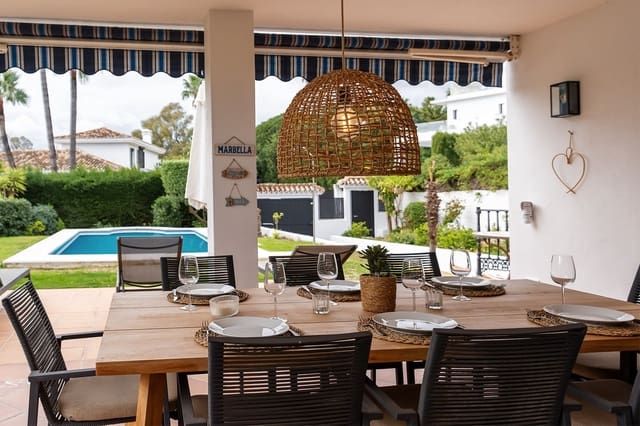 4 makuuhuone Huvila myytävänä paikassa Nueva Andalucia, Marbella mukana uima-altaan 
autotalli - 2 850 000 € (Ref: 9271597)