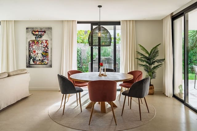 4 makuuhuone Huvila myytävänä paikassa Nueva Andalucia, Marbella mukana uima-altaan 
autotalli - 2 850 000 € (Ref: 9271597)