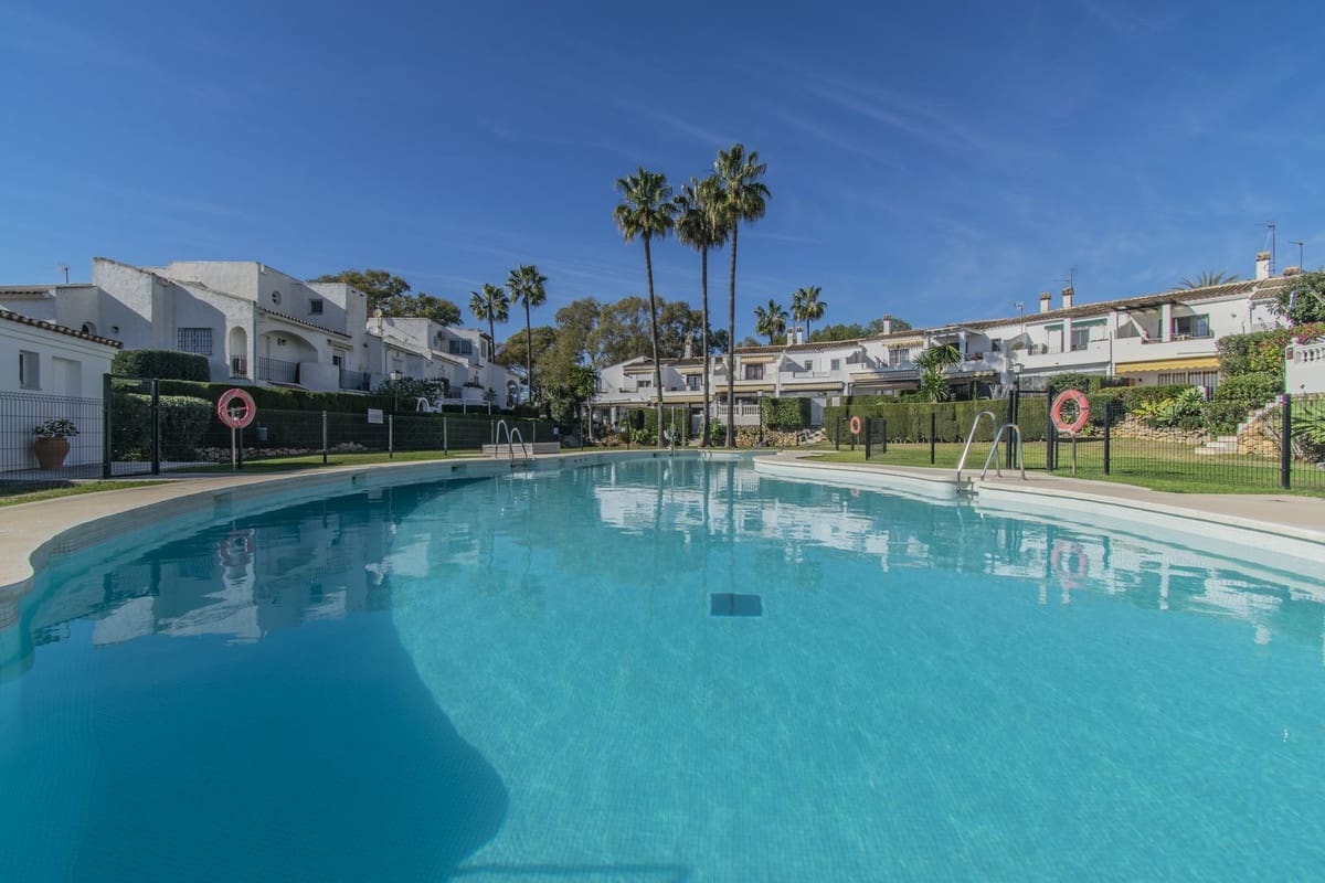 3 bedroom Townhouse for sale in La Atalaya with pool garage - € 477,500 (Ref: 9272827)