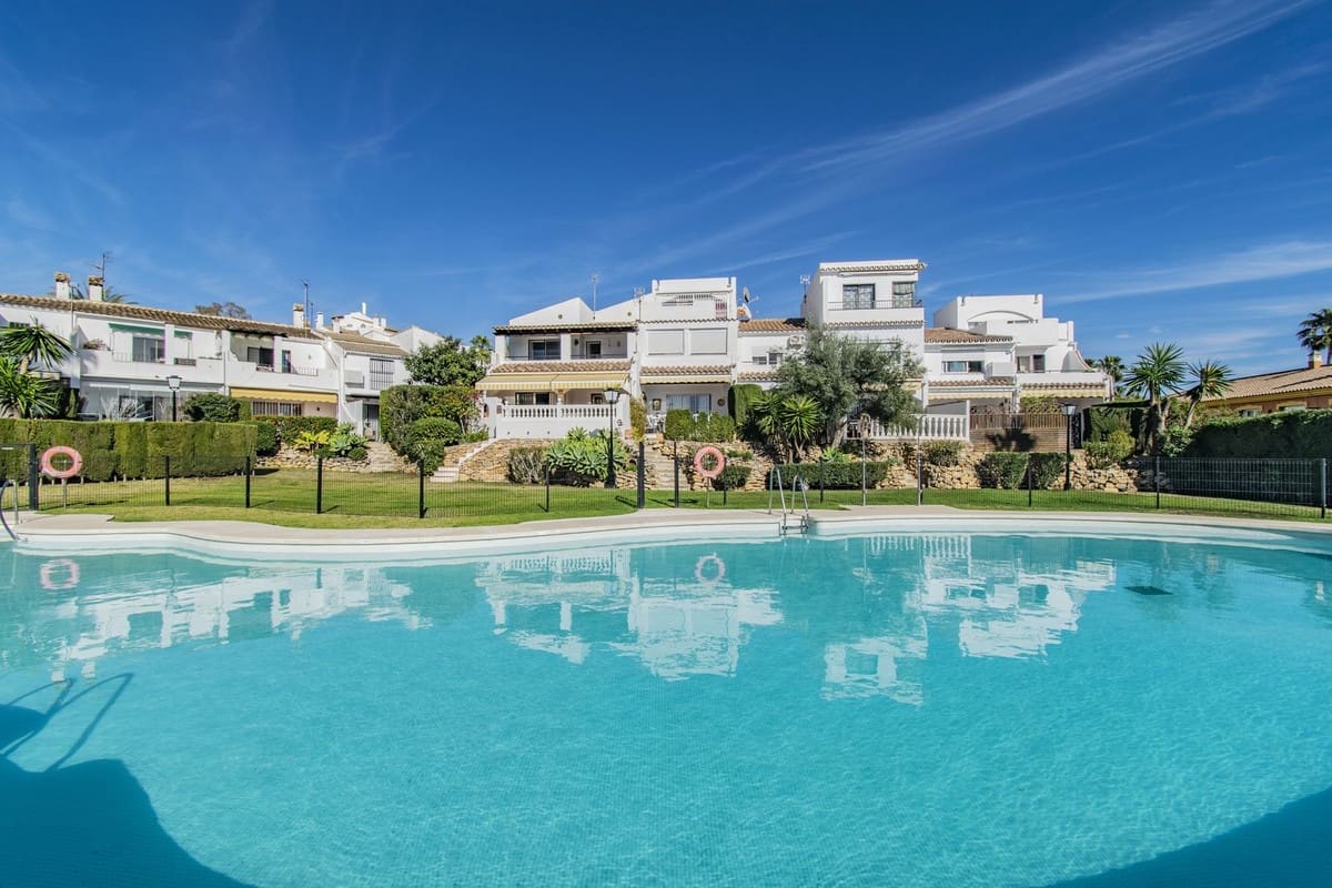 3 bedroom Townhouse for sale in La Atalaya with pool garage - € 477,500 (Ref: 9272827)