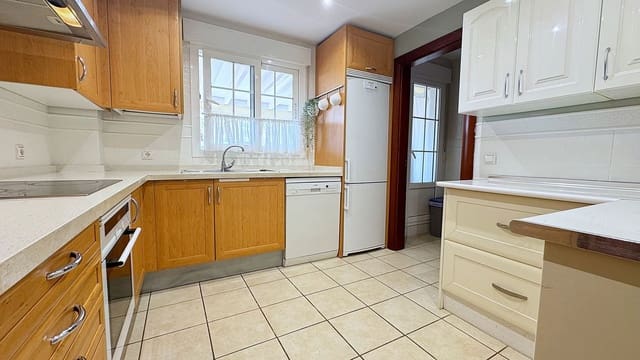 4 makuuhuone Omakotitalo myytävänä paikassa Calahonda, Mijas mukana uima-altaan 
autotalli - 699 950 € (Ref: 9272992)