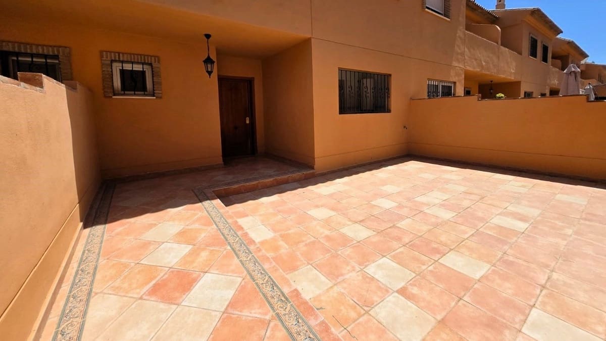 4 soveværelse Byhus til salg i La Cala de Mijas med swimmingpool garage - € 649.000 (Ref: 9272994)