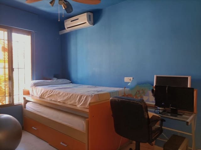 Casa de 4 habitaciones en Estepona en venta con piscina garaje - 615.000 € (Ref: 9272995)