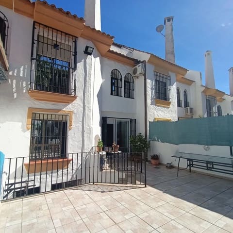 Casa de 4 habitaciones en Estepona en venta con piscina garaje - 615.000 € (Ref: 9272995)