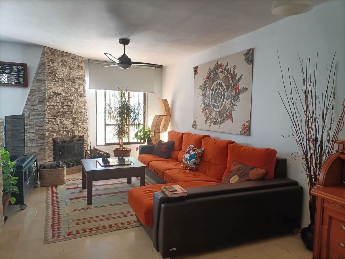 Casa de 4 habitaciones en Estepona en venta con piscina garaje - 615.000 € (Ref: 9272995)