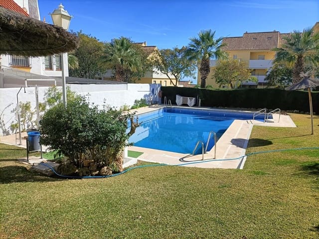 Casa de 4 habitaciones en Estepona en venta con piscina garaje - 615.000 € (Ref: 9272995)