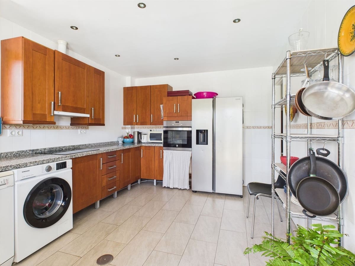 3 sypialnia Dom na sprzedaż w Manilva z basenem garażem - 549 000 € (Ref: 9272996)