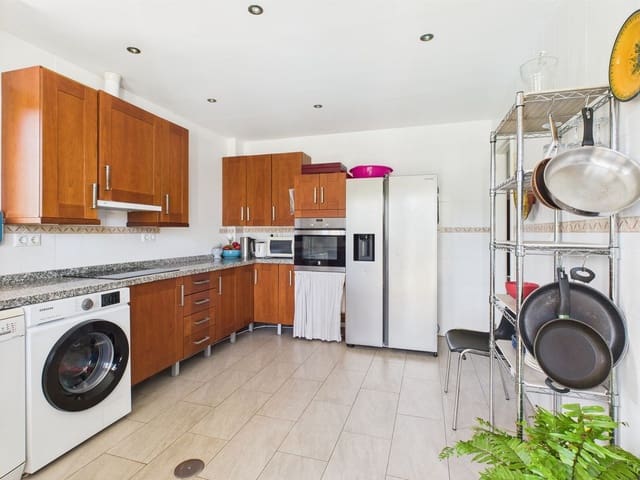 3 sovrum Hus till salu i Manilva med pool garage - 549 000 € (Ref: 9272996)