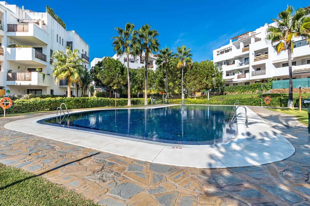 2 soverom Leilighet til salgs i La Cala de Mijas med svømmebasseng garasje - € 365 000 (Ref: 9279580)