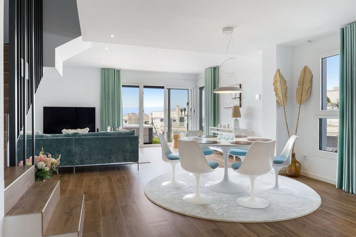 3 makuuhuone Omakotitalo myytävänä paikassa La Cala de Mijas mukana uima-altaan 
autotalli - 1 170 000 € (Ref: 9282504)