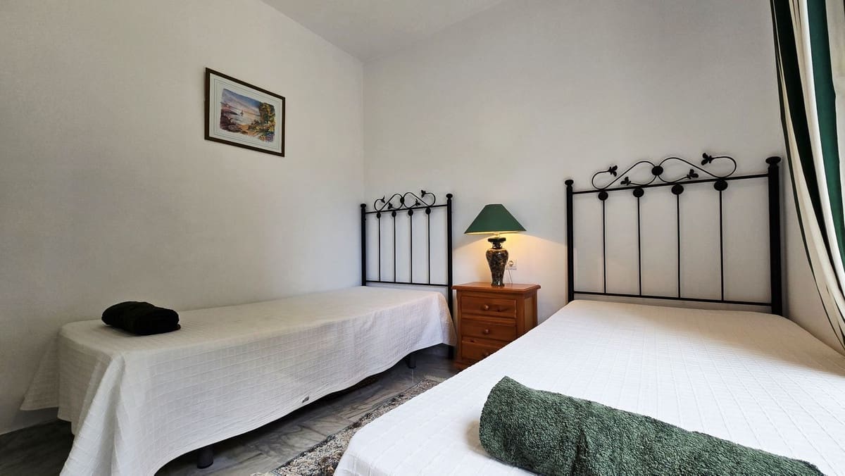 2 soveværelse Lejlighed til salg i Nueva Andalucia med swimmingpool garage - € 375.000 (Ref: 9285719)