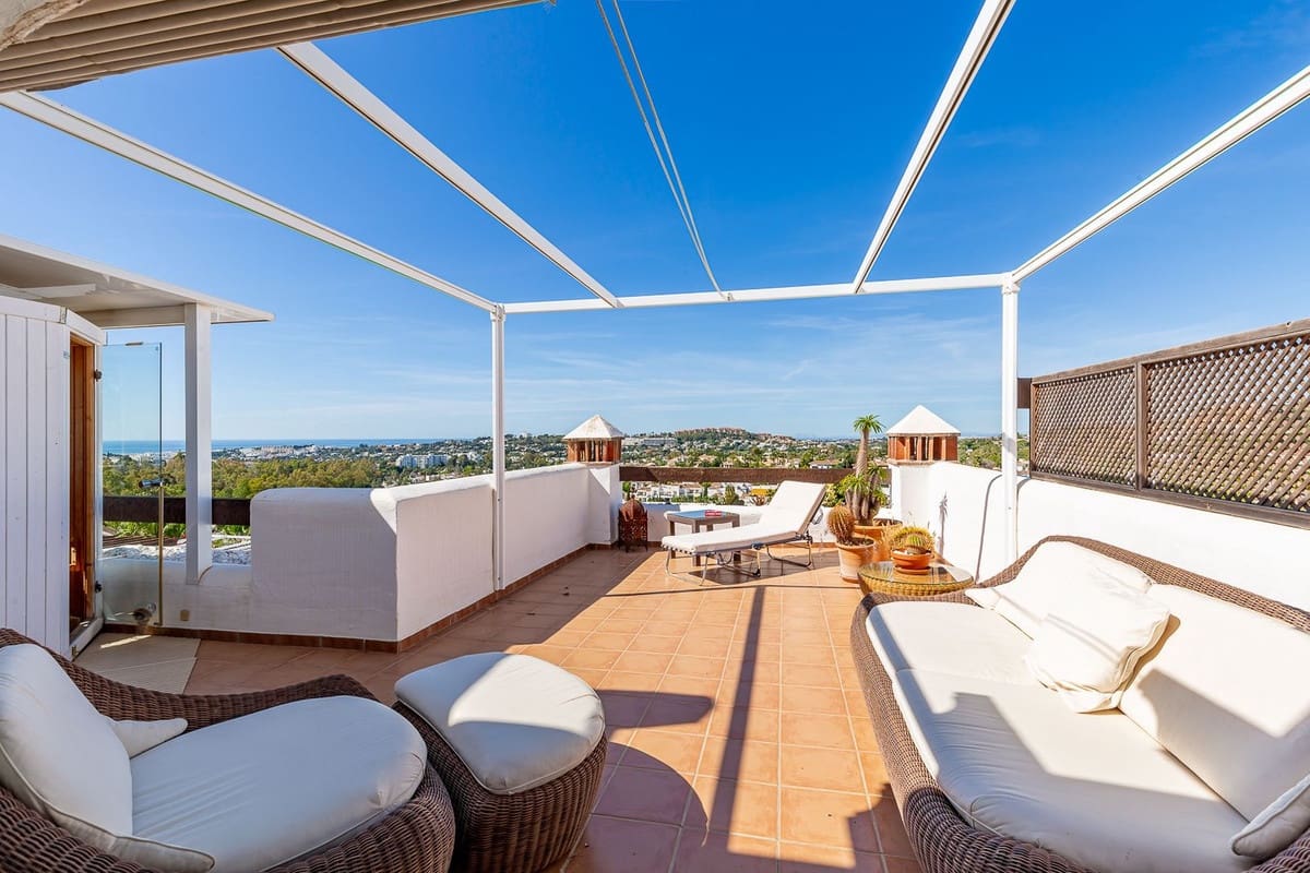 2 soverom Penthouse til salgs i Nueva Andalucia med svømmebasseng garasje - € 995 000 (Ref: 9288248)