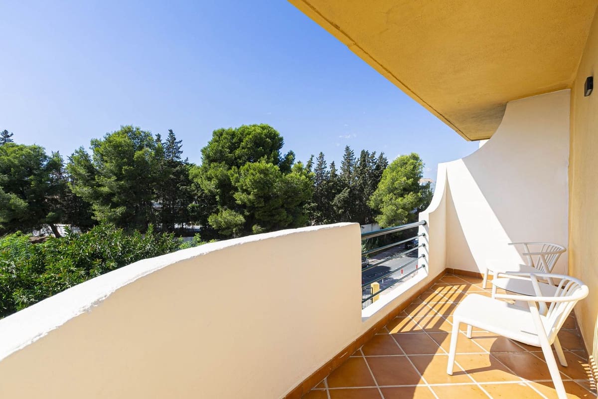 3 sypialnia Penthouse na sprzedaż w Nueva Andalucia z basenem garażem - 755 000 € (Ref: 9288253)