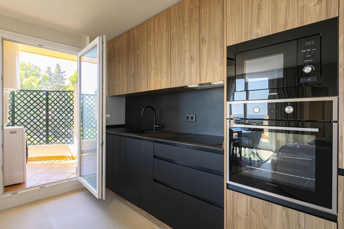 3 sypialnia Penthouse na sprzedaż w Nueva Andalucia z basenem garażem - 755 000 € (Ref: 9288253)