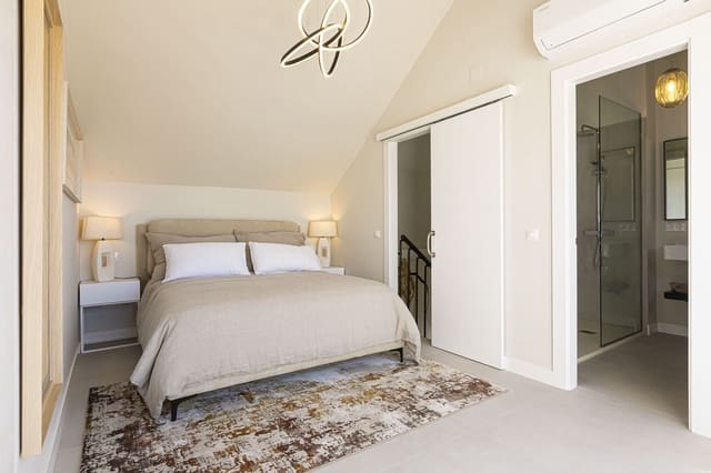 3 sypialnia Penthouse na sprzedaż w Nueva Andalucia, Marbella z basenem garażem - 755 000 € (Ref: 9288253)