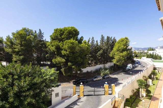 3 sypialnia Penthouse na sprzedaż w Nueva Andalucia, Marbella z basenem garażem - 755 000 € (Ref: 9288253)