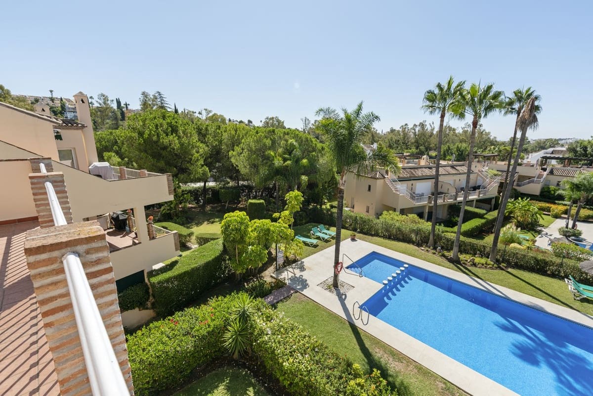 3 bedroom Penthouse for sale in Nueva Andalucia with pool garage - € 649,000 (Ref: 9293173)