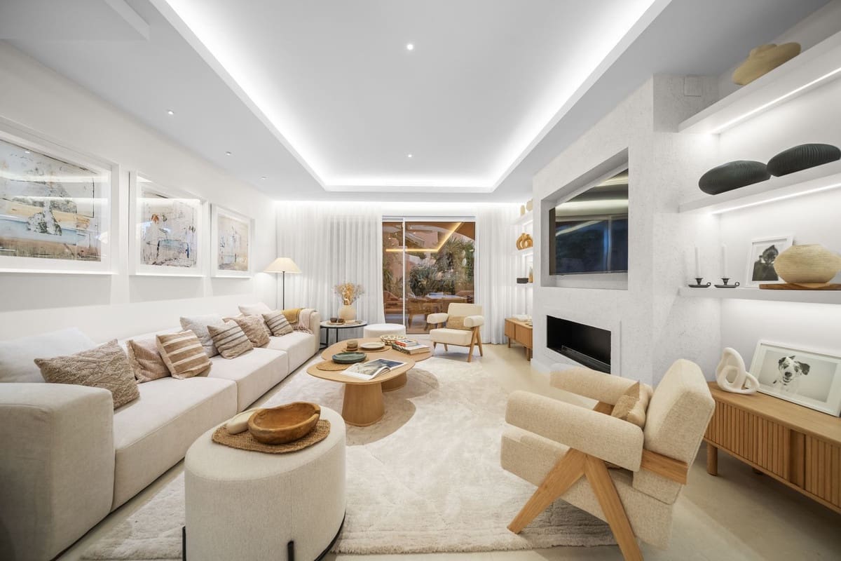 3 soveværelse Byhus til salg i Nueva Andalucia med swimmingpool garage - € 1.595.000 (Ref: 9298950)