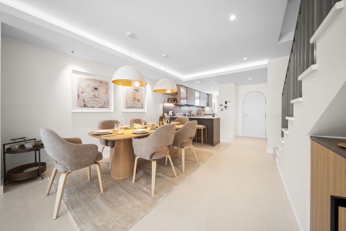 3 soveværelse Byhus til salg i Nueva Andalucia med swimmingpool garage - € 1.595.000 (Ref: 9298950)