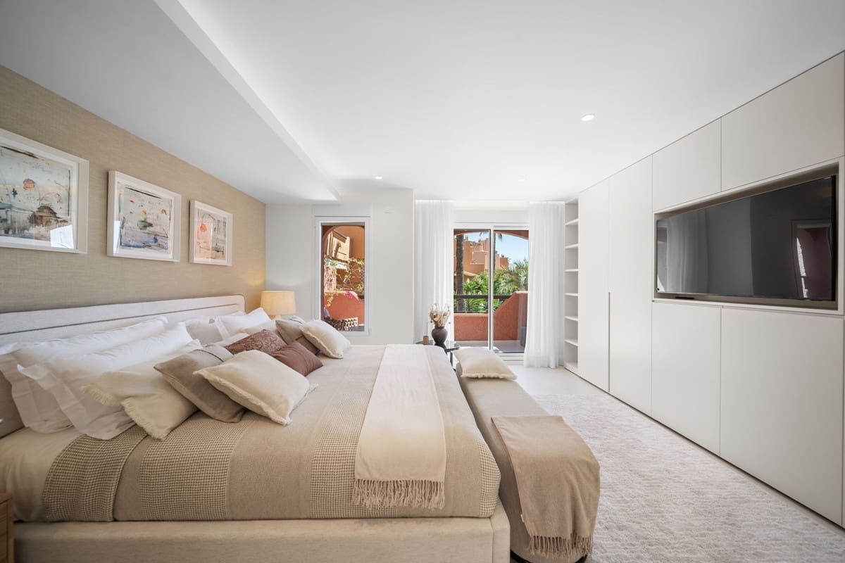 3 soveværelse Byhus til salg i Nueva Andalucia med swimmingpool garage - € 1.595.000 (Ref: 9298950)