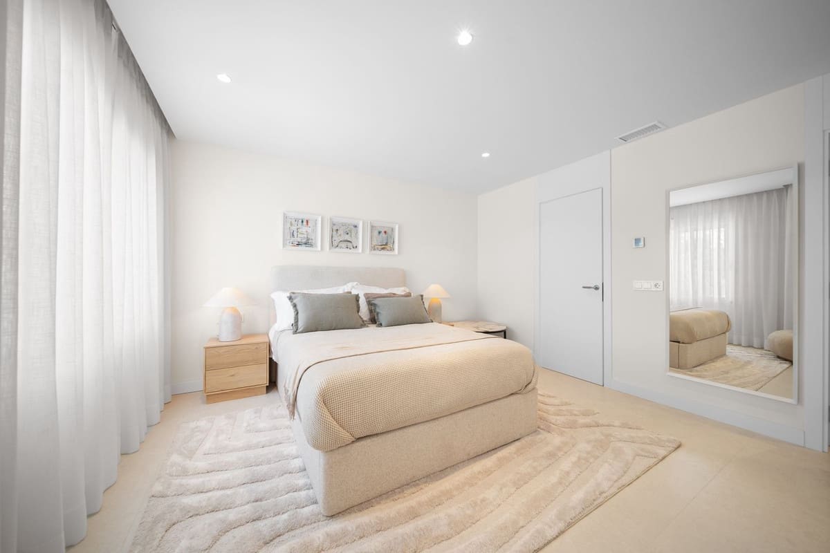 3 soveværelse Byhus til salg i Nueva Andalucia med swimmingpool garage - € 1.595.000 (Ref: 9298950)