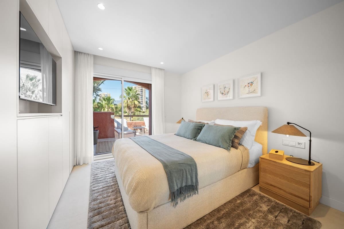 3 soveværelse Byhus til salg i Nueva Andalucia med swimmingpool garage - € 1.595.000 (Ref: 9298950)