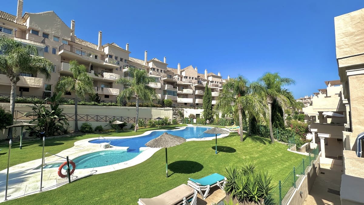 2 makuuhuone Huoneisto myytävänä paikassa La Duquesa / Puerto de la Duquesa mukana uima-altaan 
autotalli - 249 000 € (Ref: 9301728)