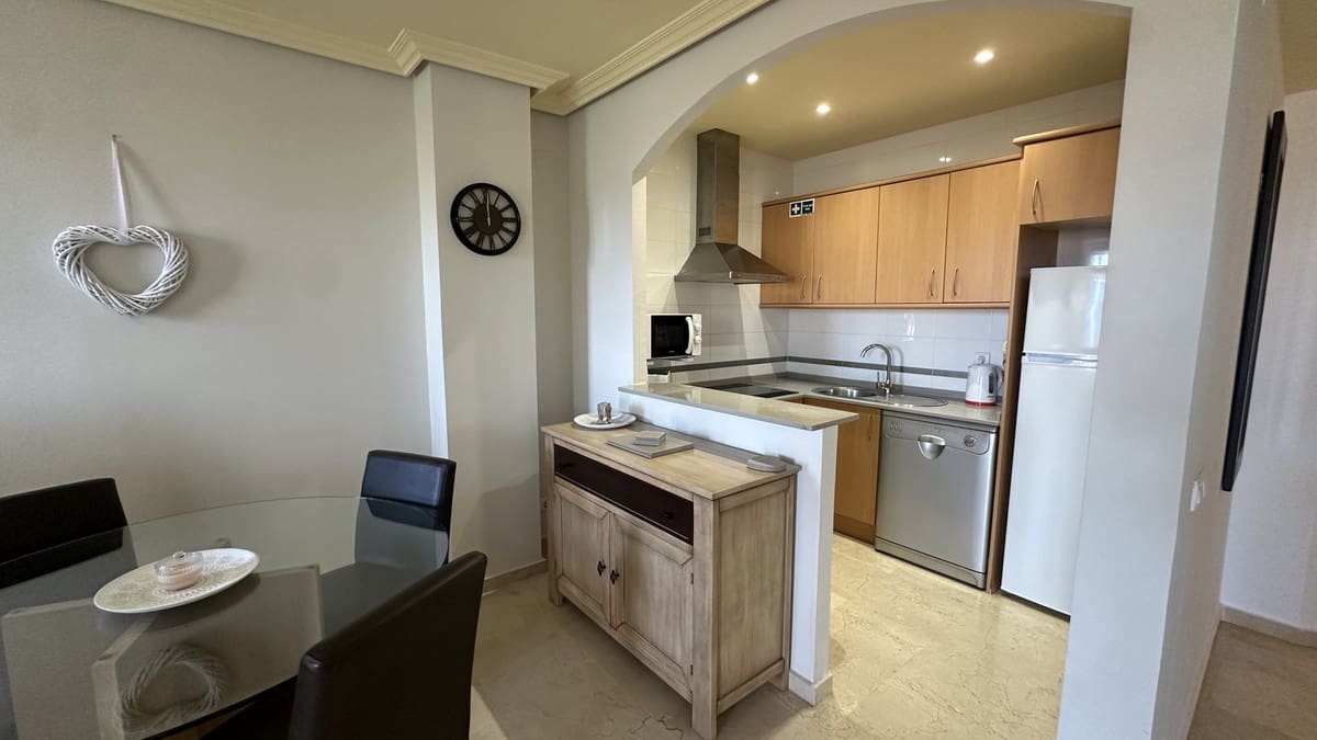 2 makuuhuone Huoneisto myytävänä paikassa La Duquesa / Puerto de la Duquesa mukana uima-altaan 
autotalli - 249 000 € (Ref: 9301728)