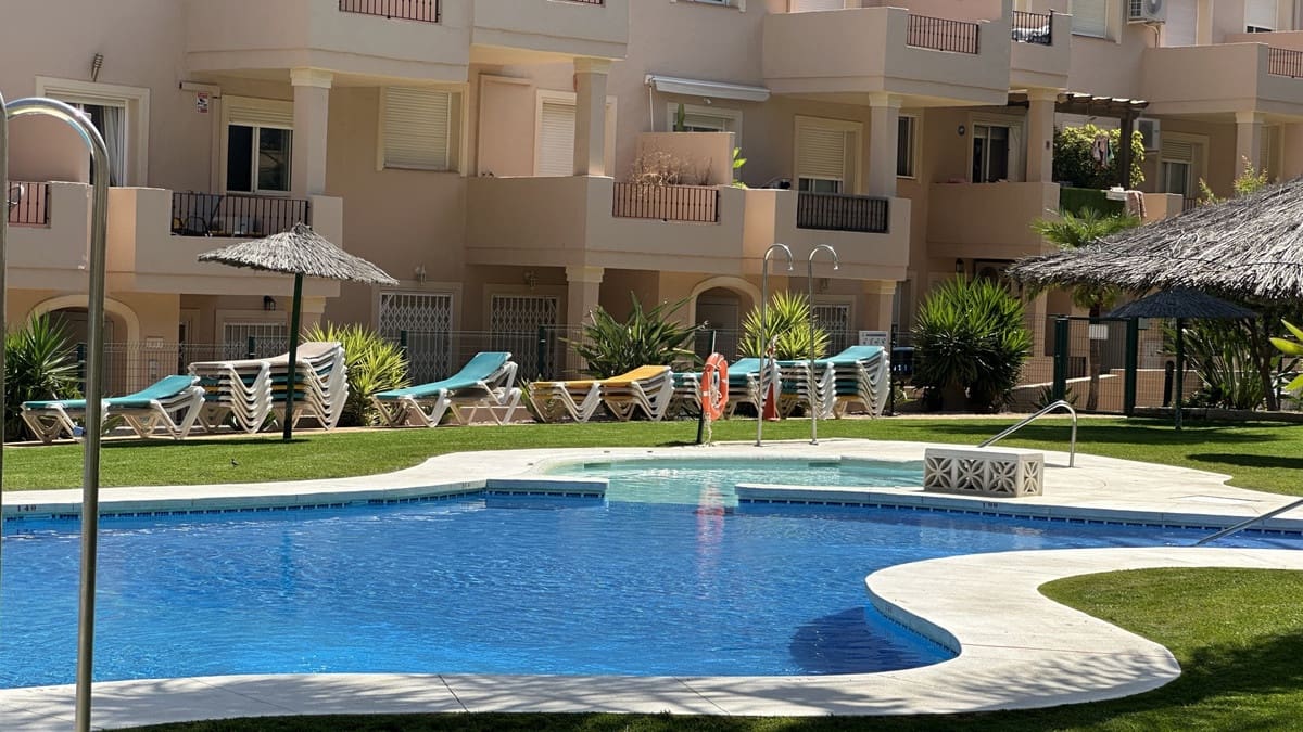 2 makuuhuone Huoneisto myytävänä paikassa La Duquesa / Puerto de la Duquesa mukana uima-altaan 
autotalli - 249 000 € (Ref: 9301728)