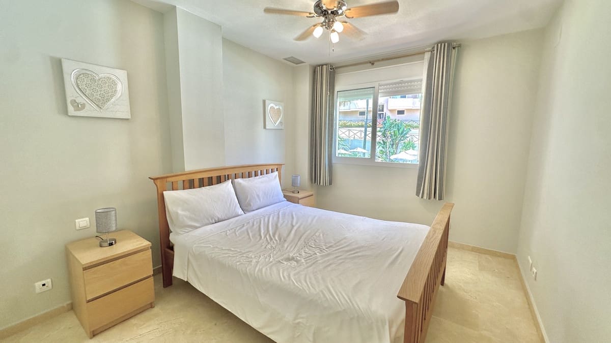 2 makuuhuone Huoneisto myytävänä paikassa La Duquesa / Puerto de la Duquesa mukana uima-altaan 
autotalli - 249 000 € (Ref: 9301728)